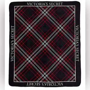 Victoria's Secret Cozy Fleece Blanket